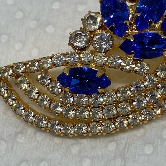 BROOCH Vintage rhinestone brooch blue and clear floral - Picture 8 of 8